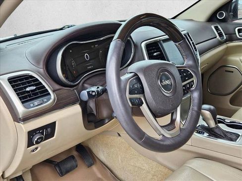 Used 2017 Jeep Grand Cherokee Overland w/ Jeep Active Safety Group AWD/4WD image 10