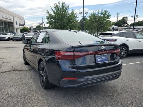 Used 2025 Volkswagen Jetta SE w/ Sunroof Package FWD image 6