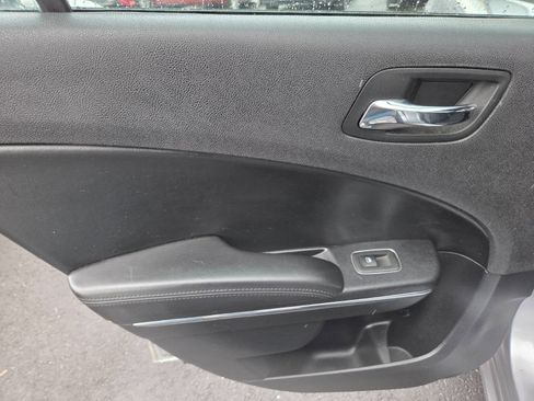 Used 2014 Dodge Charger SE w/ Connectivity Group image 10