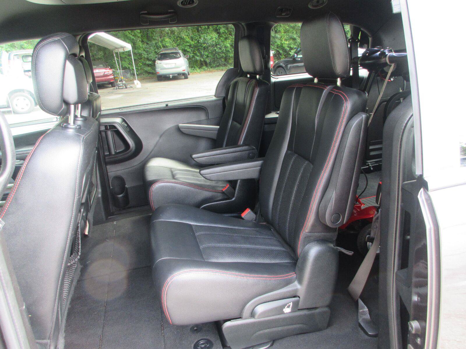 Used 2018 Dodge Grand Caravan GT FWD image 15