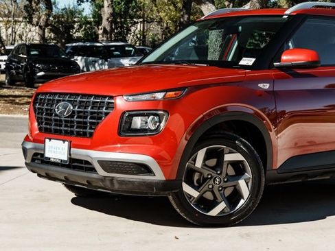 Certified 2021 Hyundai Venue SEL image 3