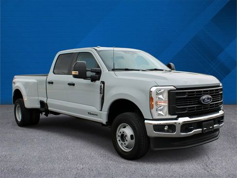 Used 2025 Ford F350 XL w/ 360-Degree Camera Package image 2