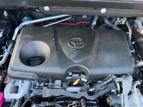 Used 2021 Toyota RAV4 XLE AWD/4WD image 30