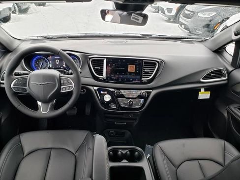 New 2026 Chrysler Voyager LX image 8