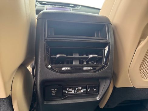 Used 2023 Jeep Grand Cherokee Limited image 22