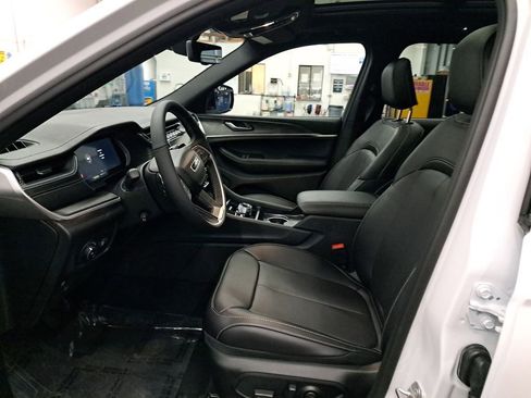 New 2025 Jeep Grand Cherokee L Limited w/ Luxury Tech Group II AWD/4WD image 12