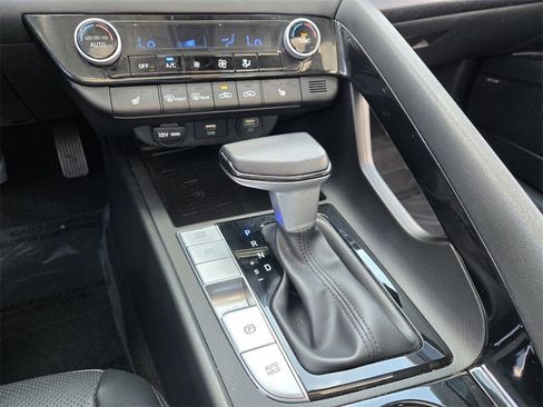 Certified 2023 Hyundai Elantra Limited image 19