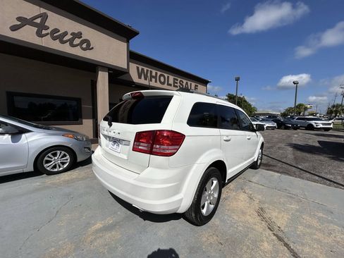 Used 2018 Dodge Journey SE w/ Connectivity Group FWD image 6