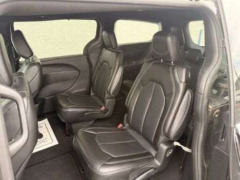 Used 2025 Chrysler Pacifica Select FWD image 15
