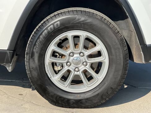 Used 2020 Jeep Grand Cherokee Laredo image 27