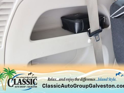 Used 2019 Chrysler Pacifica Touring-L Plus FWD image 13