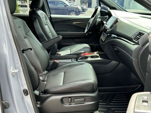 Used 2023 Honda Ridgeline Black Edition image 6