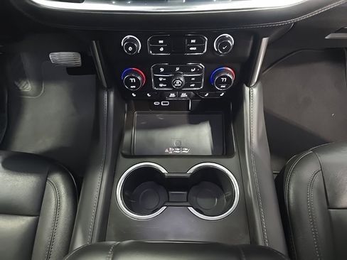 Used 2024 Chevrolet Suburban LT image 34