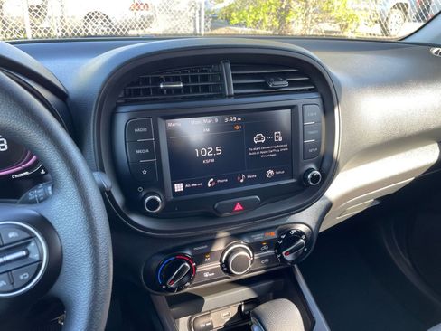 Used 2025 Kia Soul LX w/ LX Technology Package image 17