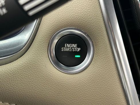 Used 2022 Chevrolet Traverse LS image 12