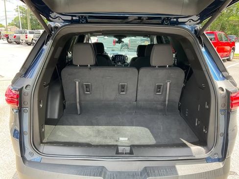 Used 2023 Chevrolet Traverse LT FWD image 18
