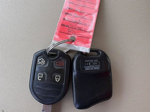 Used 2014 Ford Taurus SE image 25