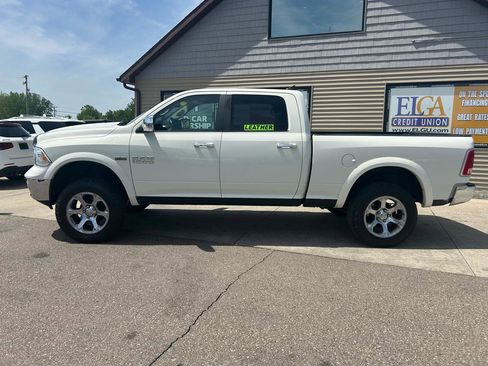 Used 2018 RAM 1500 Laramie w/ Convenience Group AWD/4WD image 8
