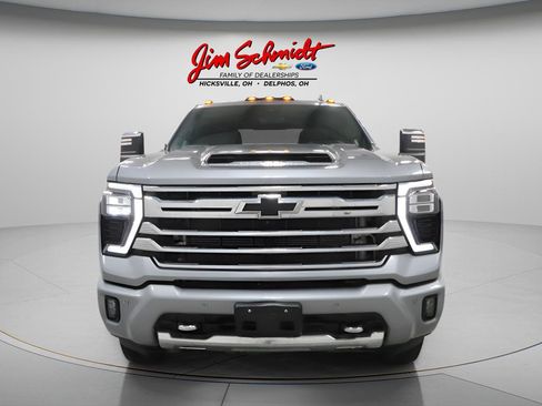 Used 2025 Chevrolet Silverado 3500 High Country w/ Technology Package AWD/4WD image 3