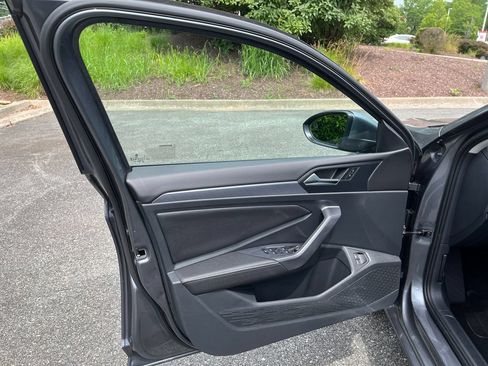 Used 2024 Volkswagen Jetta SE FWD image 11