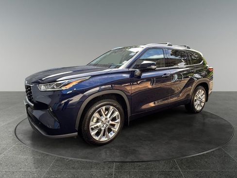 Used 2023 Toyota Highlander Limited AWD/4WD image 3