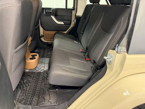 Used 2017 Jeep Wrangler Unlimited Sahara w/ Trailer Tow Group AWD/4WD image 7