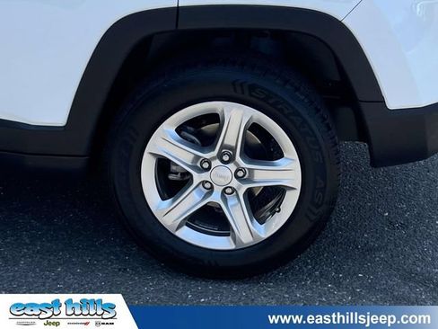 Certified 2024 Jeep Compass Latitude AWD/4WD image 11