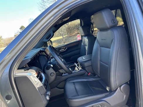 Certified 2025 GMC Yukon Denali image 39