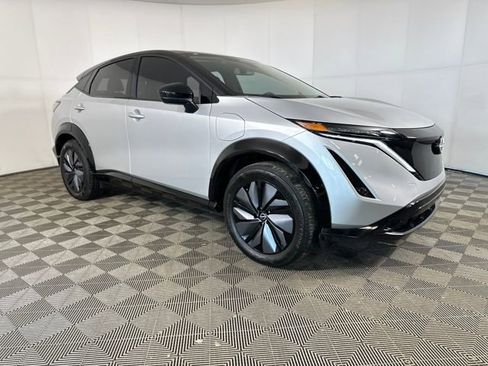 Used 2023 Nissan Ariya AWD image 2