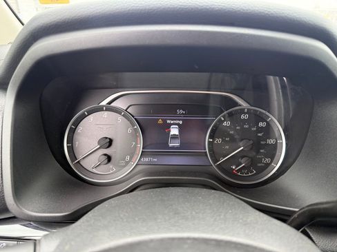 Used 2023 Nissan Titan SV w/ SV Convenience Package image 9