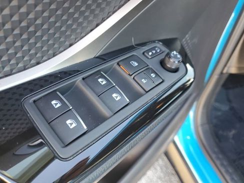 Used 2019 Toyota C-HR XLE image 18