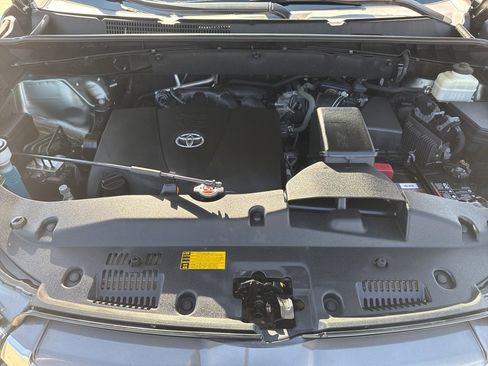 Used 2018 Toyota Highlander Limited image 23