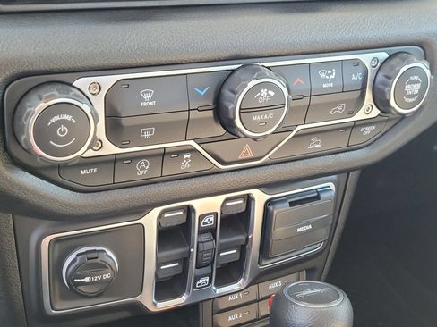 New 2026 Jeep Gladiator Sport AWD/4WD image 16