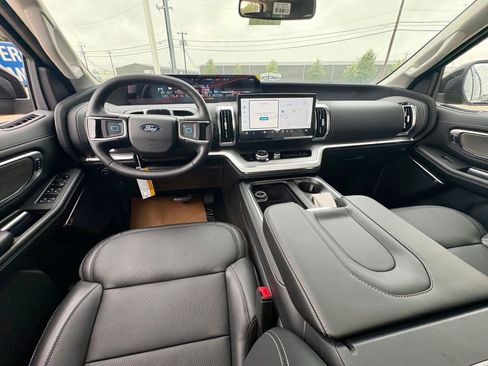 New 2026 Ford Expedition Platinum AWD/4WD image 9