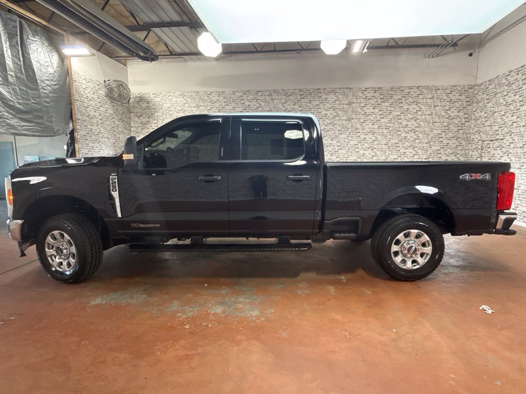 Used 2023 Ford F250 XLT AWD/4WD image 4