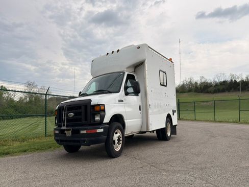 Used 2011 Ford E-350 and Econoline 350 Super Duty RWD image 1