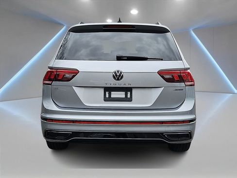 Certified 2022 Volkswagen Tiguan SE R-Line image 6