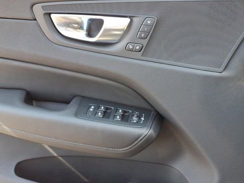Used 2025 Volvo XC60 B5 Plus AWD/4WD image 19