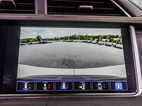 Used 2024 GMC Yukon XL Denali AWD/4WD image 31