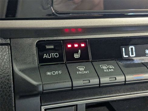 Used 2025 Toyota Camry SE w/ Convenience Package FWD image 23