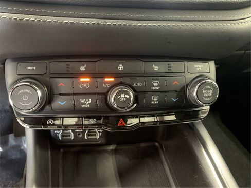 Used 2024 Dodge Durango SXT image 25