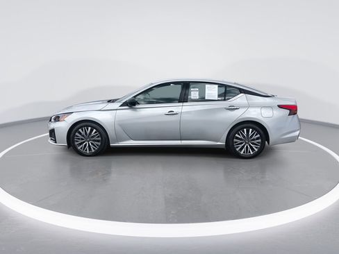 Used 2024 Nissan Altima 2.5 SV image 5