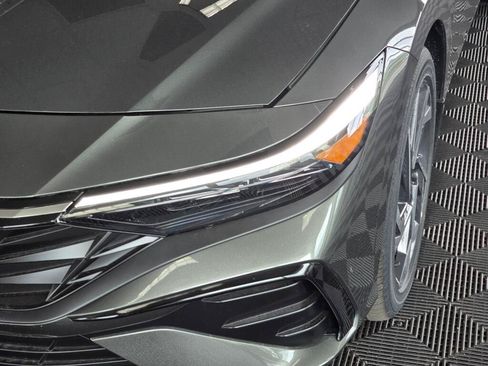 New 2026 Hyundai Elantra Limited FWD image 9