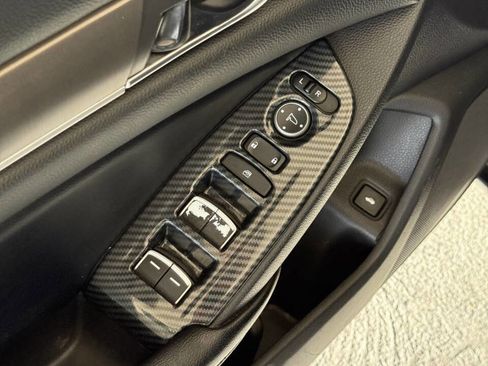 Used 2018 Honda Accord LX image 19