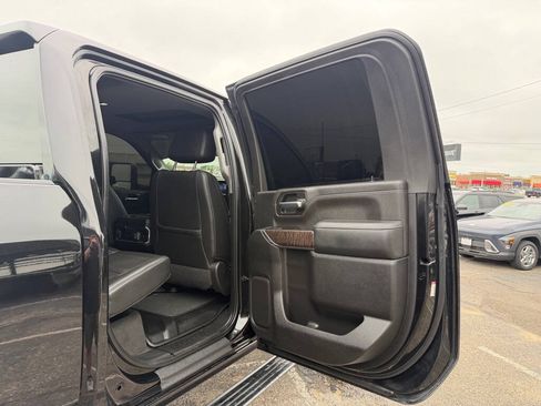 Used 2022 GMC Sierra 2500 Denali w/ Denali Black Diamond Edition AWD/4WD image 50