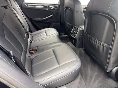 Used 2023 Porsche Macan image 38