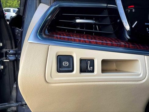 Used 2018 Cadillac XT5 Luxury w/ Driver Awareness Package image 57