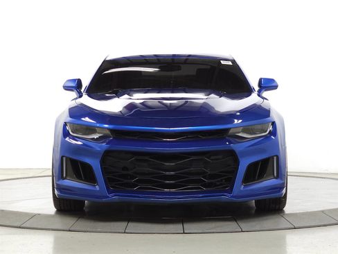 Used 2017 Chevrolet Camaro SS image 2