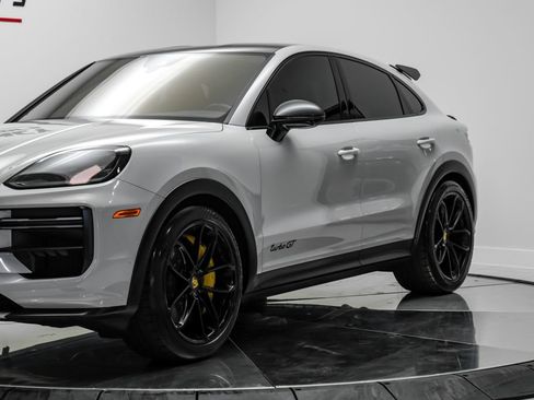 Used 2024 Porsche Cayenne Turbo GT AWD/4WD image 3