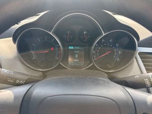Used 2013 Chevrolet Cruze LS FWD image 6